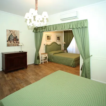 בית הארחה Residenza Ponte Sant'angelo 2*