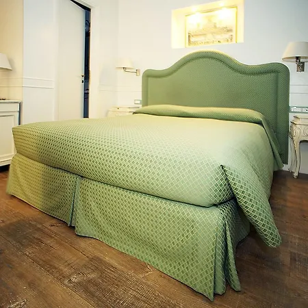 בית הארחה Residenza Ponte Sant'angelo 2*